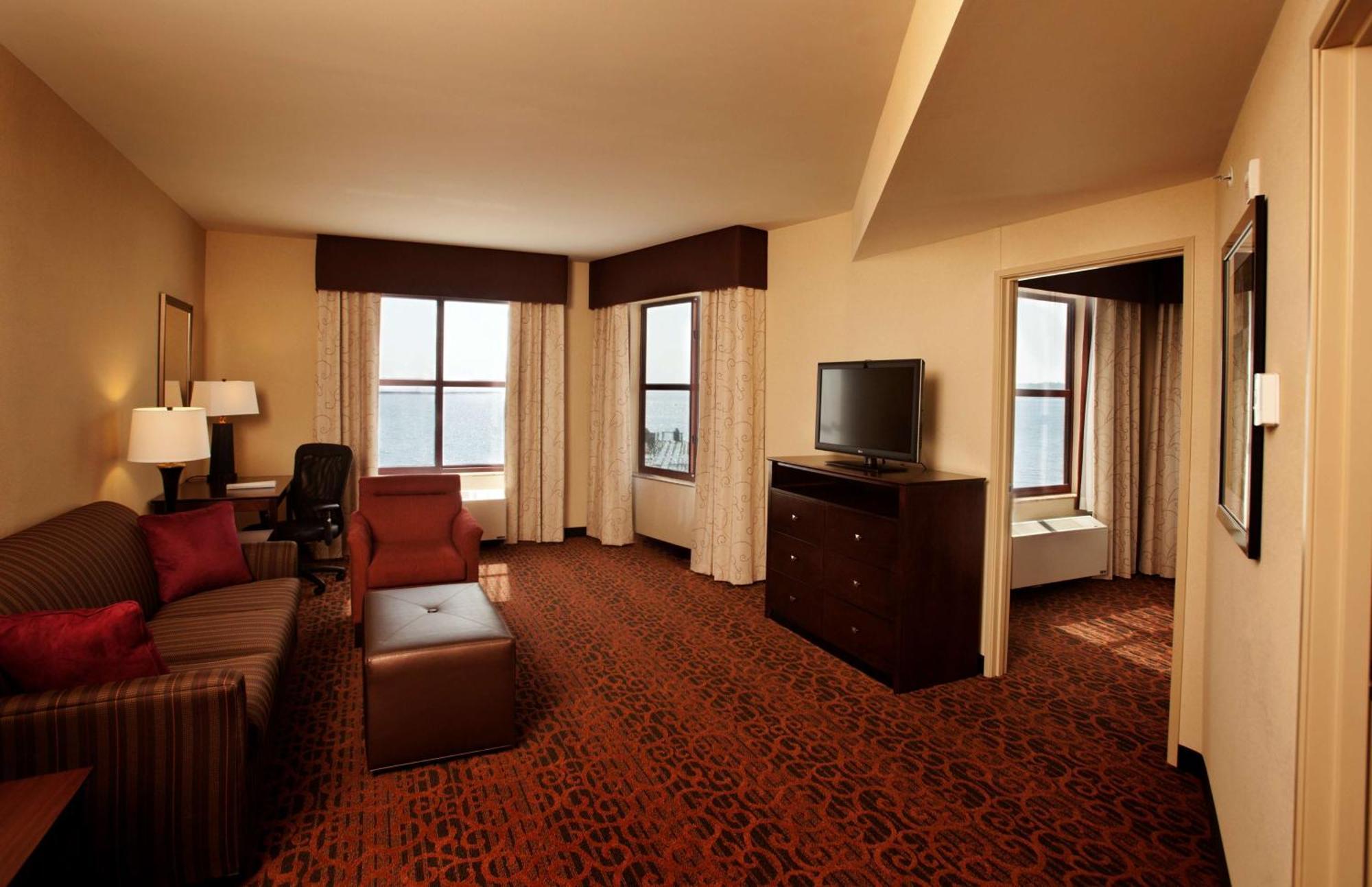 Hampton Inn Marquette-Waterfront Экстерьер фото
